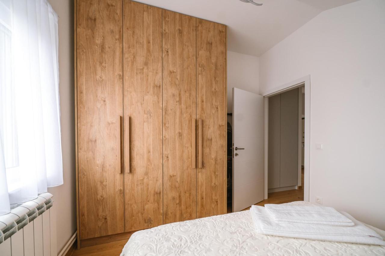 Mikonos Apartman Surčin Eksteriør billede